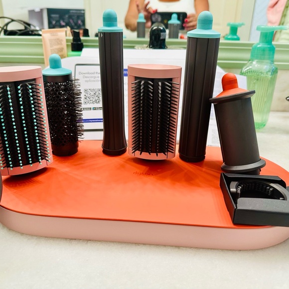 SOLD!!! Dyson airwrap - limited edition- color pop - like new - Picture 3 of 12